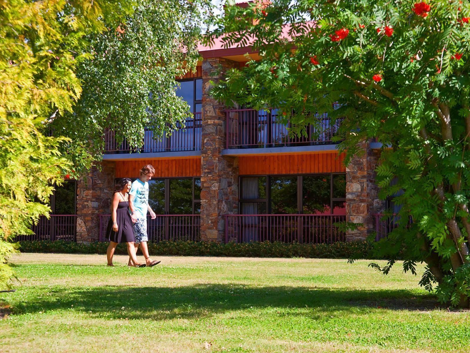 Distinction Mackenzie Country Hotel Twizel Exterior photo